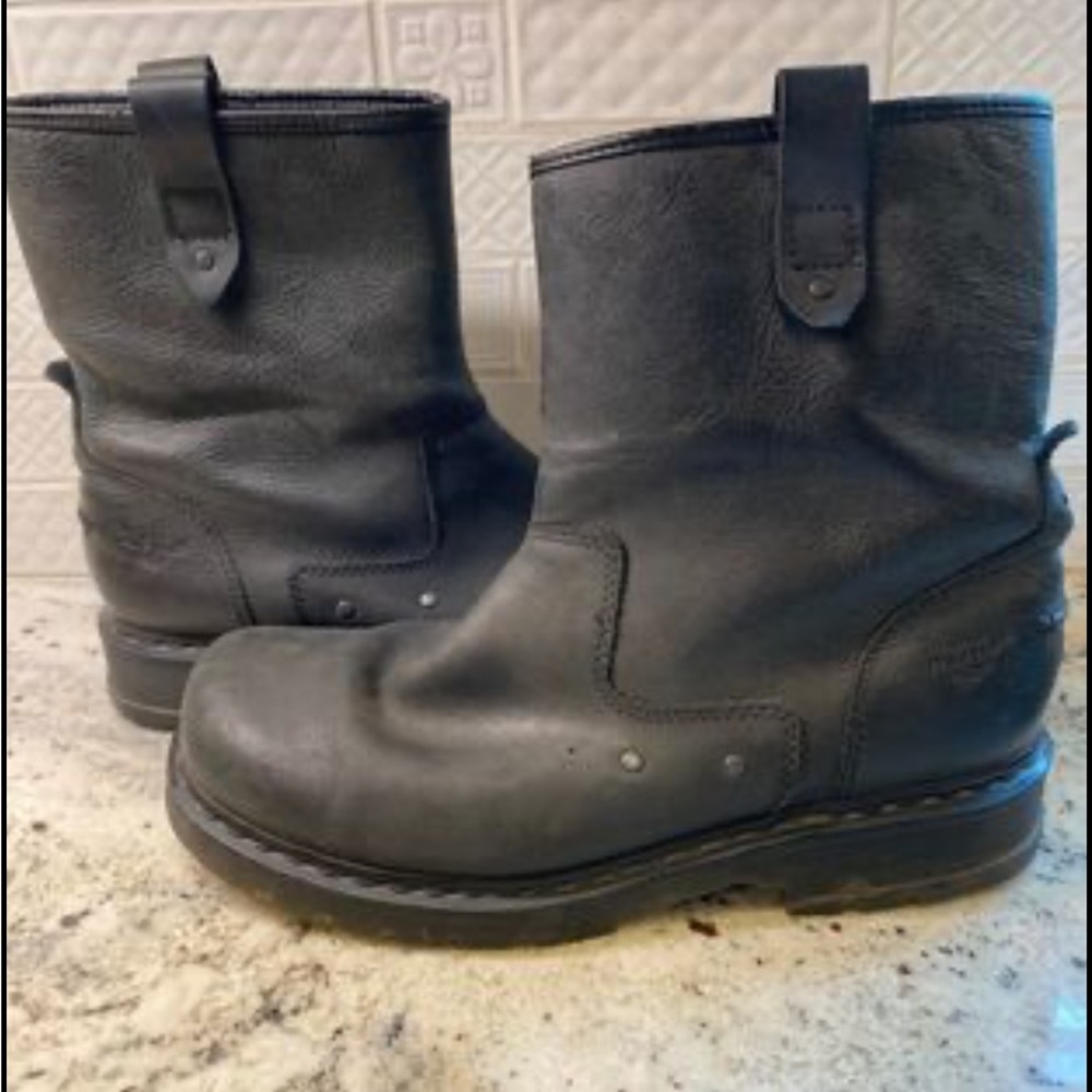 Dryden Gorgeous vintage Moto style leather boots by Dr. Marten.